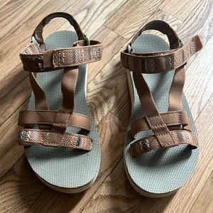 Gently Used Women’s Teva